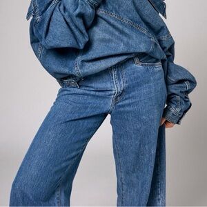 Levi's Women's Boyfriend Jeans in Classic Blue size 28 (94 baggy wide leg)